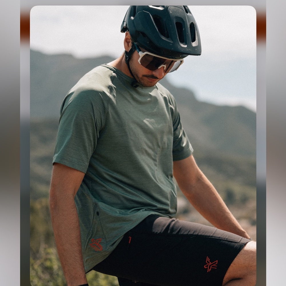 KETL Wayward Short Sleeve Jersey Durable Active Tee Hidden Zipper Pocket green